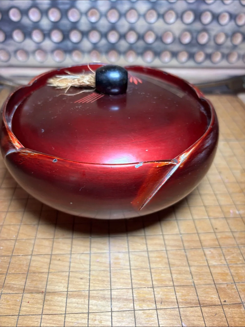 Meito Japan Porcelain Set 3 Shallow Bowls, 1 Sm Plate, Burgundy Lacquerware Box